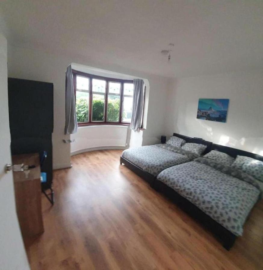 Oyo Timi Holiday Homes Лондон Экстерьер фото