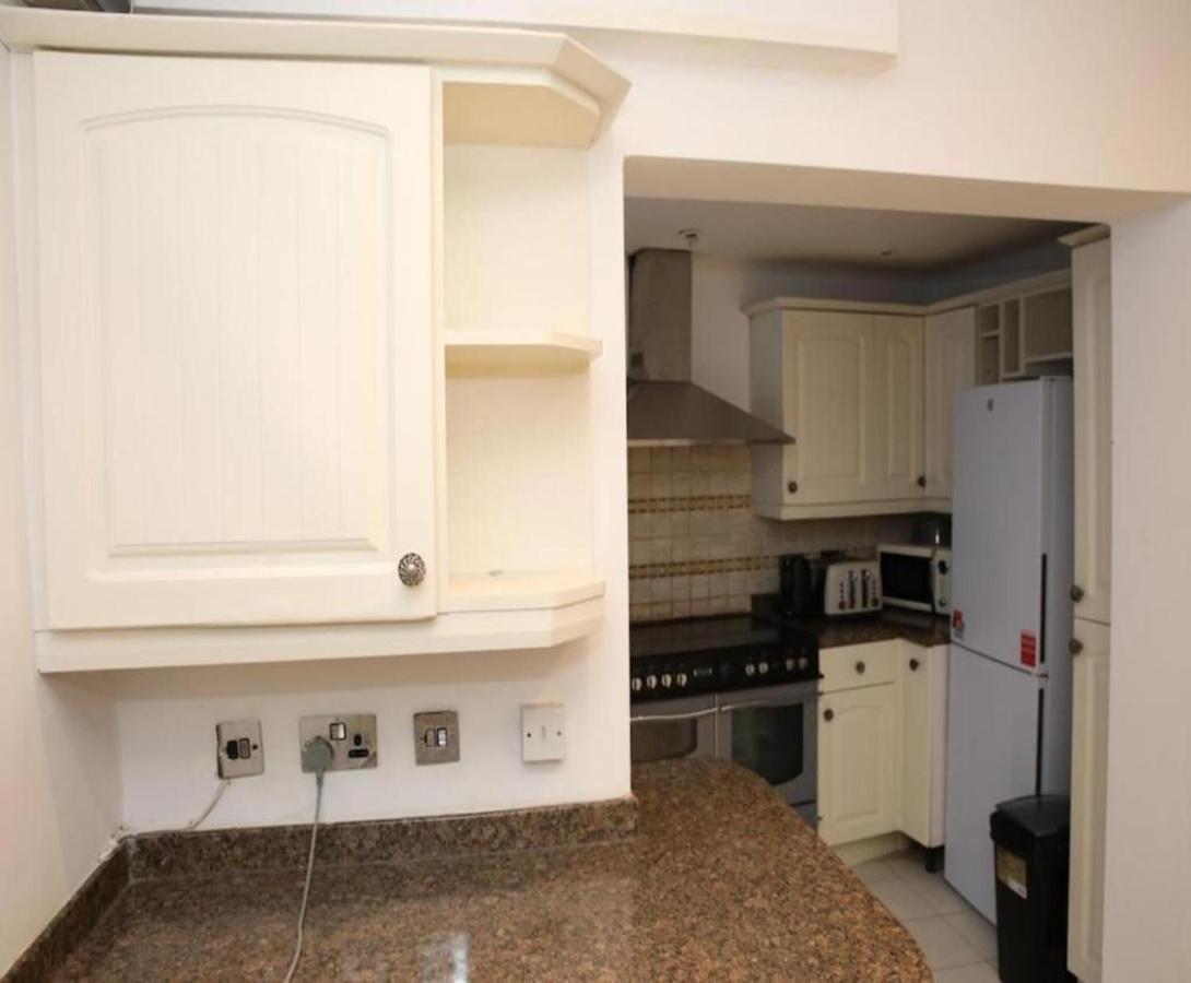 Oyo Timi Holiday Homes Лондон Экстерьер фото