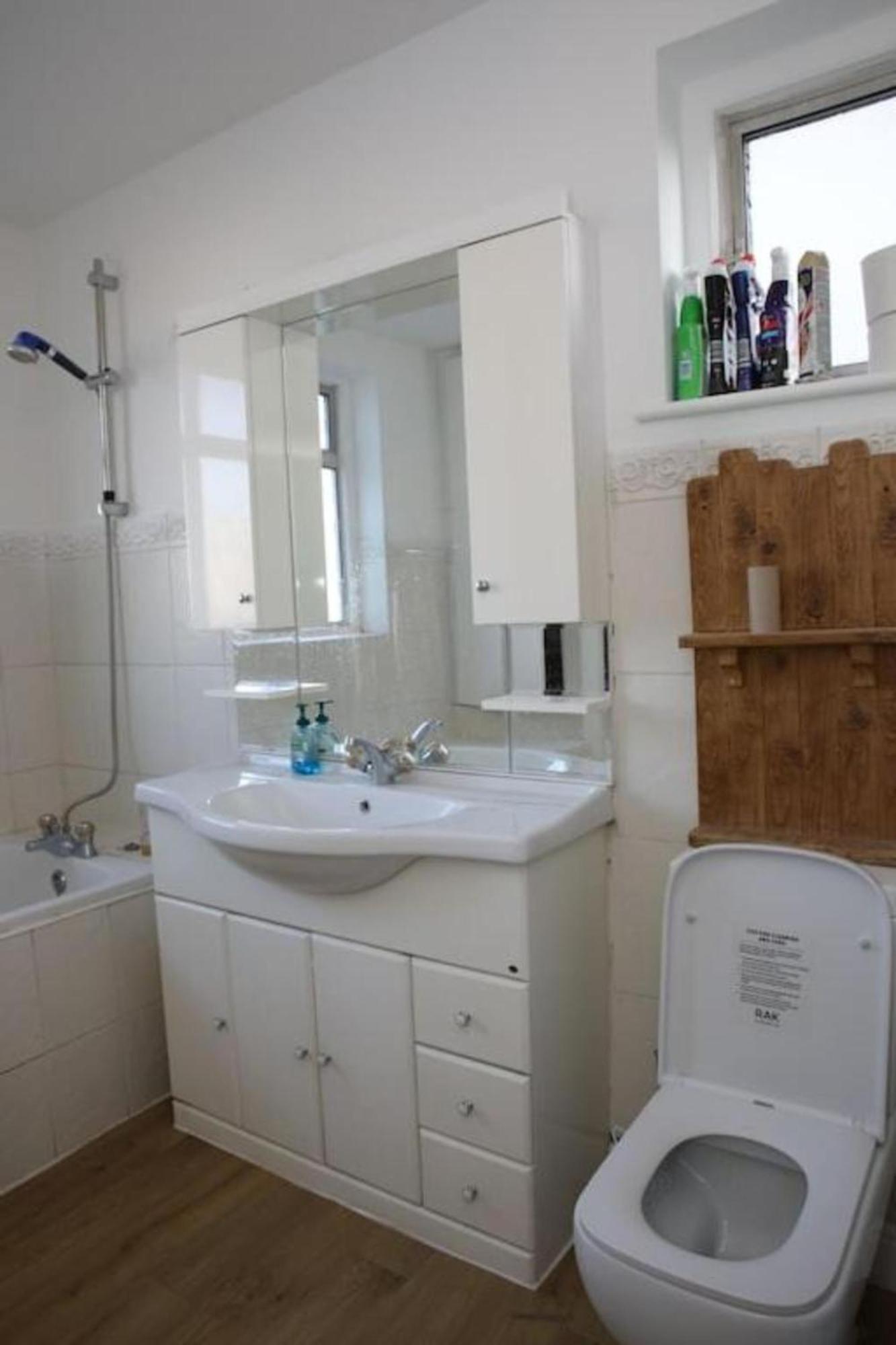 Oyo Timi Holiday Homes Лондон Экстерьер фото